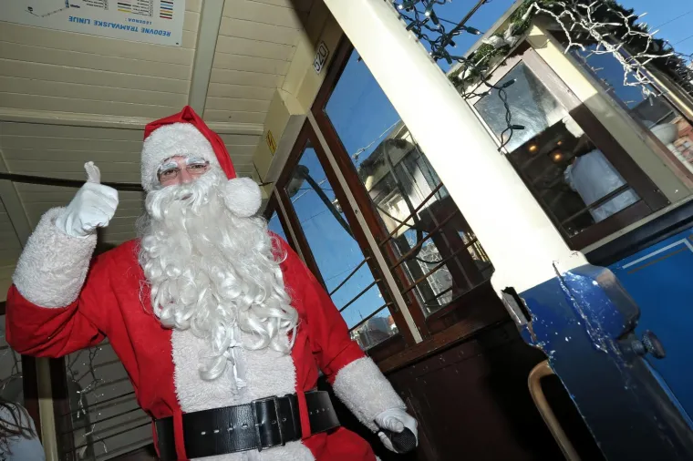 VESELI BADNJAK U METROPOLI: Kolači su, izgleda, gotovi, jer na terasama se tražilo mjesto vi&scaron;e