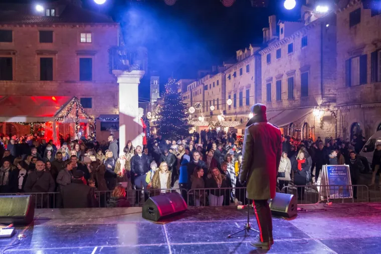 Stara gradska jezgra, Dubrovnik - U sklopu Zimskog festivala nastupio je Marko Tolja.