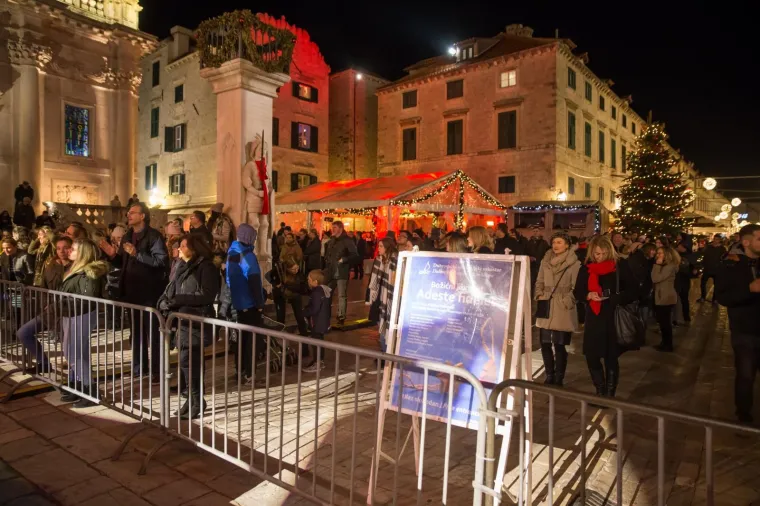 MARKO TOLJA I SOUL FINGERSI ZABAVLJALI DALMATINCE: Zadar i Dubrovnik rasplesali se uz ritmove dobre glazbe
