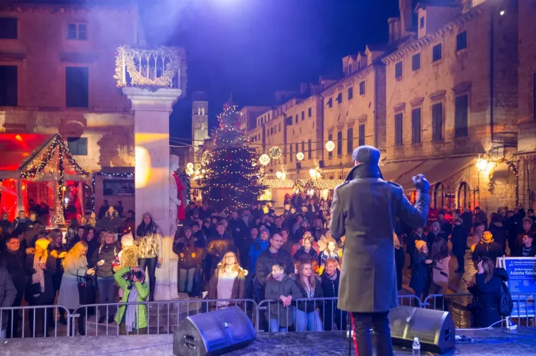 MARKO TOLJA I SOUL FINGERSI ZABAVLJALI DALMATINCE: Zadar i Dubrovnik rasplesali se uz ritmove dobre glazbe