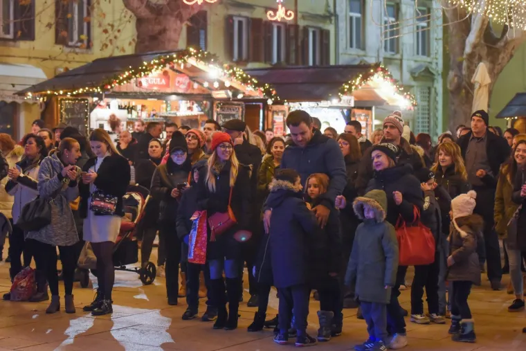 MARKO TOLJA I SOUL FINGERSI ZABAVLJALI DALMATINCE: Zadar i Dubrovnik rasplesali se uz ritmove dobre glazbe