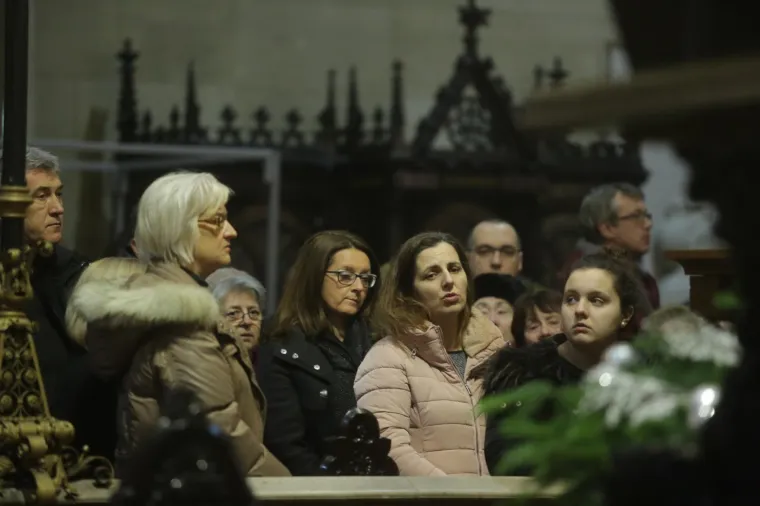 Kardinal Bozanić u zagrebačkoj katedrali predvodio misu polnoćku