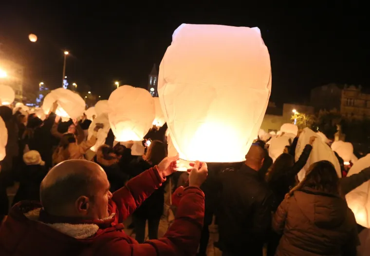 HUMANITARNA AKCIJA U ŠIBENIKU: Više od tisuću lampiona obasjalo nebo nad gradom