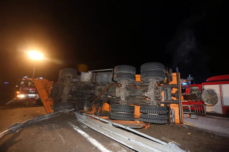 Teška nesreća dogodila se na autocesti A6 na području Čavla u smjeru Rijeke.
