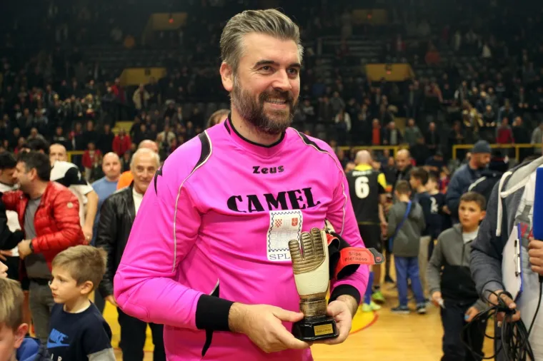 TURNIR ČETIRI KAFIĆA, LEGENDE NA OKUPU: Olić, Pršo, Prosinečki, Stanić, Pletikosa, Šimić... opet obukli dresove