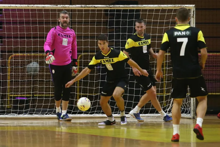 TURNIR ČETIRI KAFIĆA, LEGENDE NA OKUPU: Olić, Pr&scaron;o, Prosinečki, Stanić, Pletikosa, &Scaron;imić... opet obukli dresove