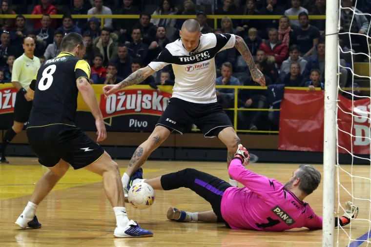 TURNIR ČETIRI KAFIĆA, LEGENDE NA OKUPU: Olić, Pr&scaron;o, Prosinečki, Stanić, Pletikosa, &Scaron;imić... opet obukli dresove