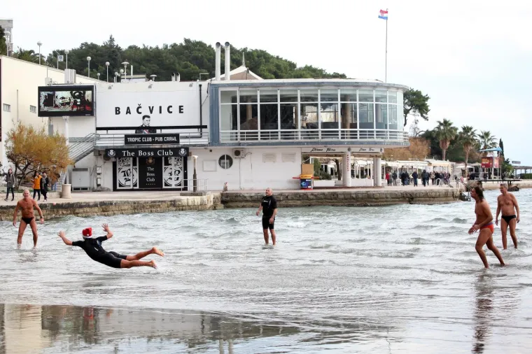 ZAIGRALI PICIGIN NA BAČVICAMA NA BLAGDAN SV. STJEPANA: Najupornije Splićane nije omelo ružno vrijeme...
