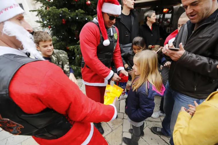 Veselje i humanitarna akcija: Moto Mrazovi na Stradunu razveselili brojne mali&scaron;ane
