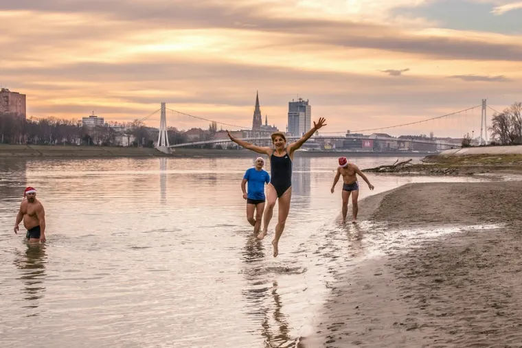 Božićni picigin na Dravi: 'lege' i 'legice' proslavili blagdane na osječkoj Kopiki