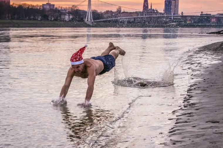 Božićni picigin na Dravi: 'lege' i 'legice' proslavili blagdane na osječkoj Kopiki