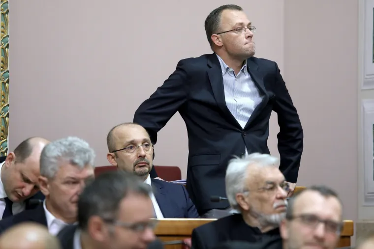 Njima je zabavno, a mladi bježe iz Hrvatske: dok pesimizam u državi cvate, u političkim foteljama vlada drugačija perspektiva