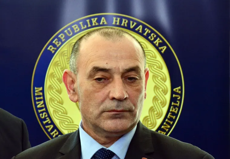 NAJBOLJE FOTOGRAFIJE HRVATSKIH POLITIČARA U 2017.: Pogledajte kakve su sve ludorije izvodili u Saboru, Vladi, na presicama...