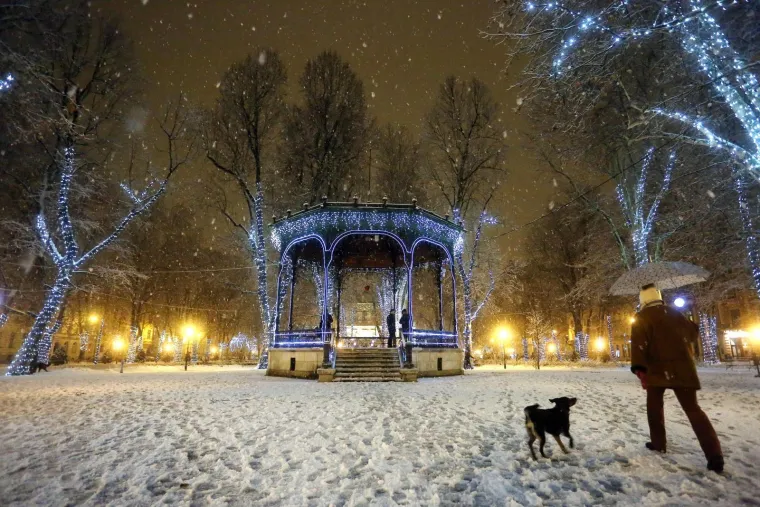 13.01.2017., Zagreb - Snježni pokrivač stvorio je idiličan noćni ugođaj u centru grada.