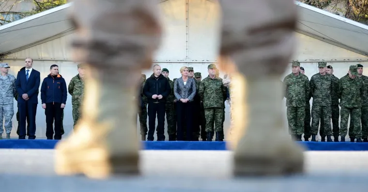 03.03.2017., Zagreb - Predsjednica RH Kolinda Grabar-Kitarović svečano je ispratila 6. hrvatski kontingent  u misiju potpore u Afganistanu. Kontingent broji ukupno 91 pripadnika Oružanih snaga Republike Hrvatske, od kojih su 4 žene. Kontingent uključuje i 22 pripadnika oružanih snaga partnerskih zemalja Crne Gore, Bosne i Hercegovine i Makedonije.