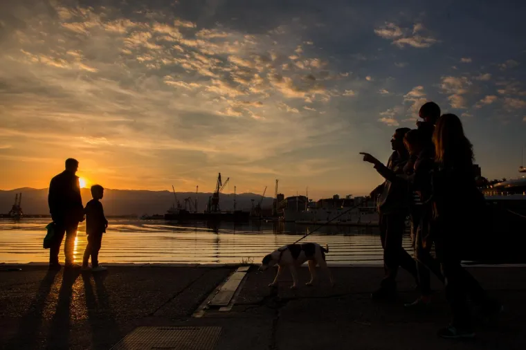 30.03.2017., Rijeka - Zalazak sunca u riječkoj luci.