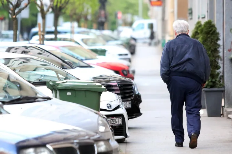 08.04.2017., Zagreb - Ivica Todorić hoda prema autu u Bauerovoj ulici.