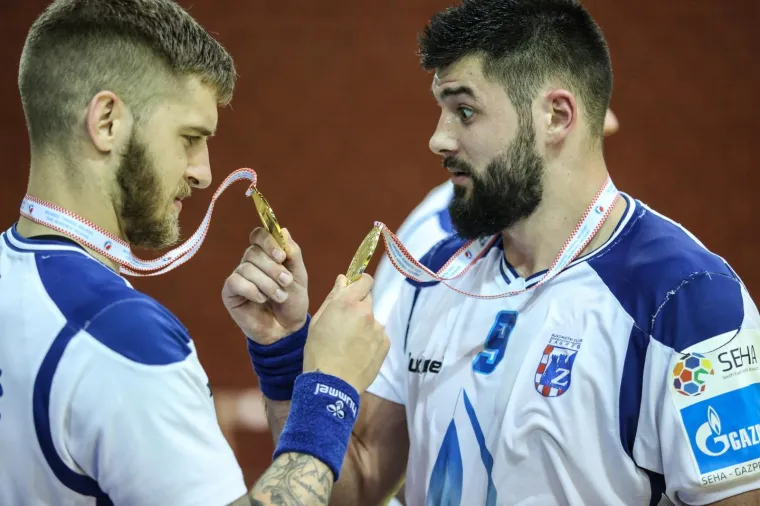 01.06.2017., dvorana Kutija šibica, Zagreb - Prvenstvo Hrvatske u rukometu, RK PPD Zagreb - RK Spacva Vinkovci. 
Rukometašima PPD Zagreb dodijeljene medalje i pehar nakon osvojenog prvenstva Hrvatske. Domagoj Pavlović, Tin Kotrec.