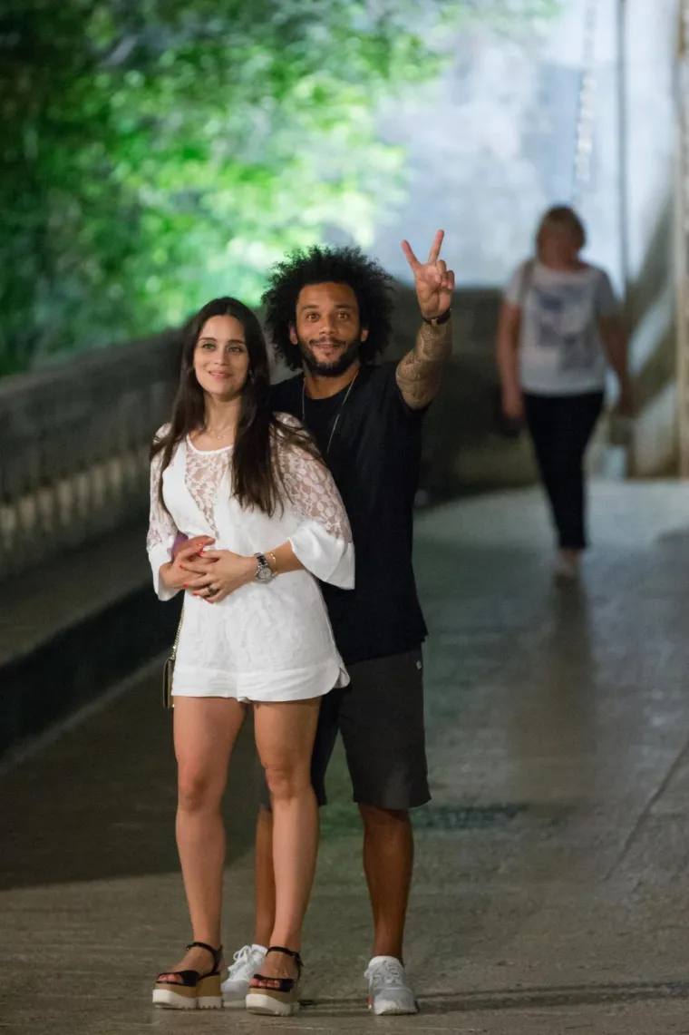 15.06.2017., Dubrovnik - Nogometna zvijezda Real Madrida Marcelo Vieira s obitelji pro&scaron;etao Stradunom. Na odmoru je sa suprugom Clarisse Alves i djecom Enzom Gattuso Alves Vieira i Liamom, no uvijek rado pristane fotografirati se s obožavateljima.