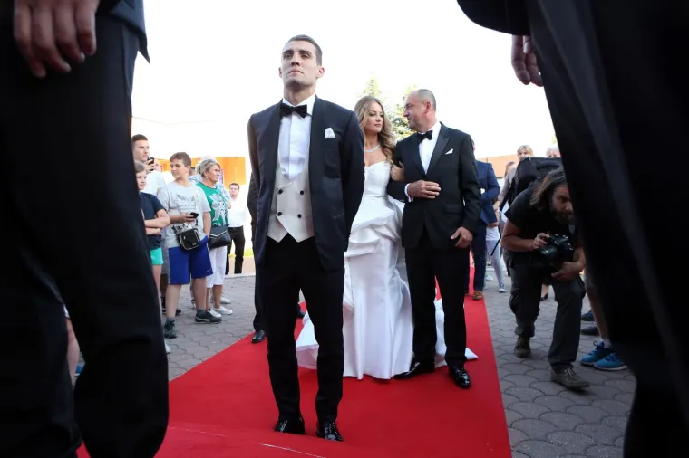 17.06.2017., Zagreb - Vjenčanje hrvatskog nogometnog reprezentativca i igrača Real Madrida Matea Kovačića i Izabel Andrijanić u crkvi sv. Antuna Padovanskog u Sesvetskim Selima.