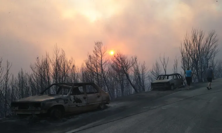 17.07.2017., Žrnovnica - Vatra je sve bliže Splitu, nebo od Žrnovnice do Omi&scaron;a je prekriveno dimom.