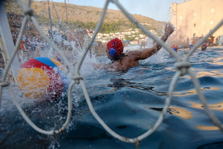 14.08.2017., Dubrovnik - U staroj gradskoj luci održalo se finale 34. Prvenstvo dubrovackih kupali&scaron;ta u vaterpolu, Divlja liga 2017. Prvo mjesto osvojila je ekipa Fun H20 Mlin, drugo mjesto Elita Dubrovnik, a treće Kamen mali Cavtat.