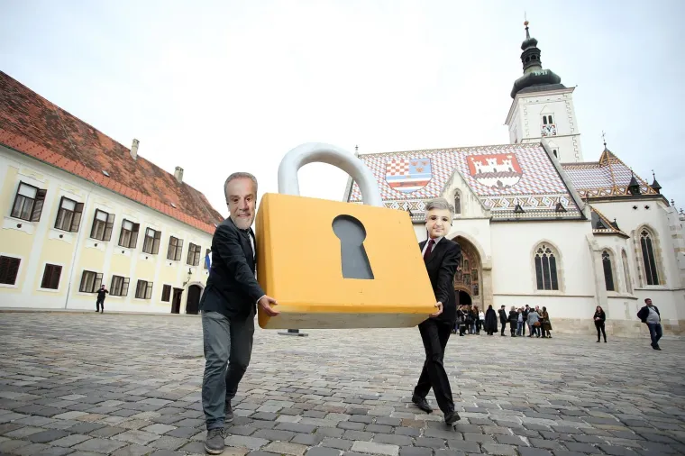 09.10.2017., Zagreb - Ispred zagrebačke Gradske skupstine održala se prosvjedna akcija protiv Prijedloga izmjena Zakona o lokalnoj i područnoj (regionalnoj) samoupravi (lex &scaron;erif). Prosvjed su zajednički organizirale stranke Zagreb je NA&Scaron;, Nova ljevica i Za grad.