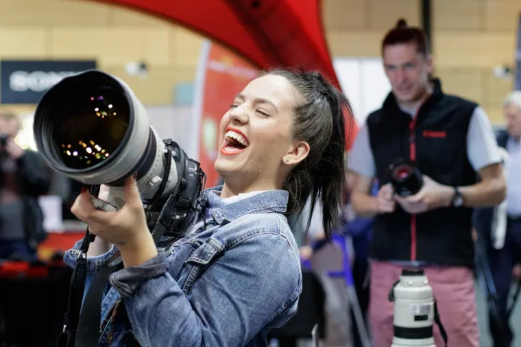 21.10.2017., Zagreb -  Tradicionalni zagrebački Fotosajam održan je  u City Plaza Zagreb centru. Ljubitelji fotografije imali su prilike vidjeti i isprobati novitete renomiranih proizvođaca iz svijeta fotografije.