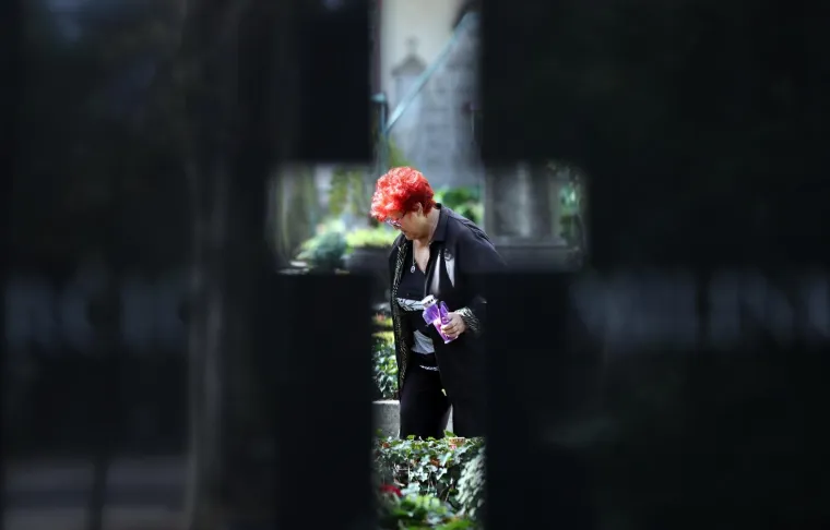 27.10.2017., Zagreb - Na Mirogoju uobičajene pripreme za obilježavanje blagdana Svih Svetih.