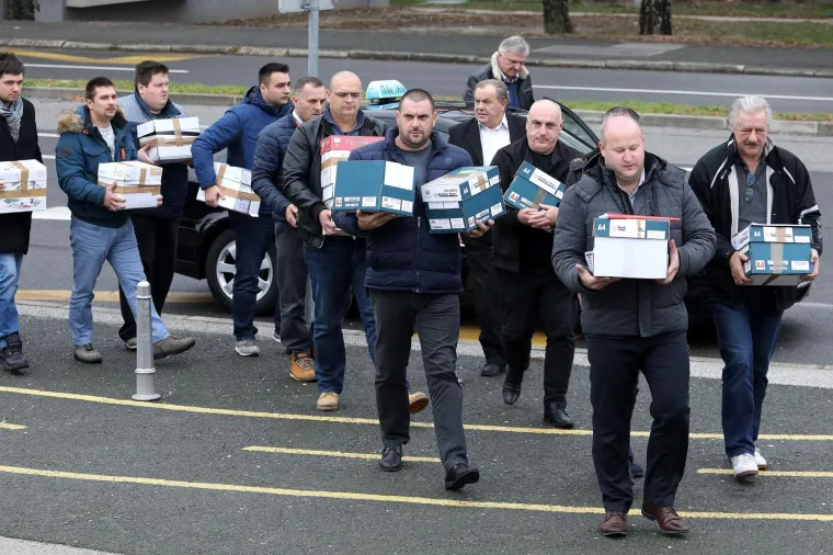 TAKSISTI ODNIJELI PRIMJEDBE U MINISTARSTVO PROMETA: Tvrde da Vlada radi na štetu građana