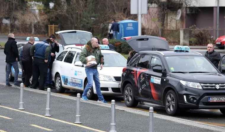 TAKSISTI ODNIJELI PRIMJEDBE U MINISTARSTVO PROMETA: Tvrde da Vlada radi na &scaron;tetu građana