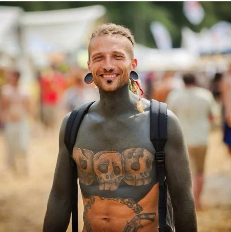 UREĐIVANJE TIJELA POPRIMILO STVARNO BIZARNE RAZMJERE: Imaju toliko tinte i metala na sebi da ih ni majka ne bi prepoznala