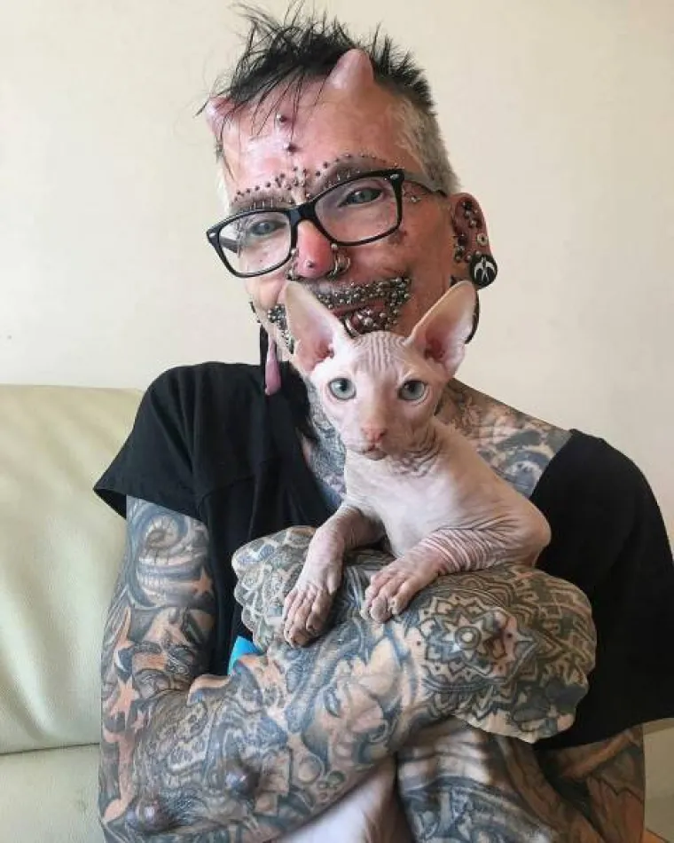 UREĐIVANJE TIJELA POPRIMILO STVARNO BIZARNE RAZMJERE: Imaju toliko tinte i metala na sebi da ih ni majka ne bi prepoznala