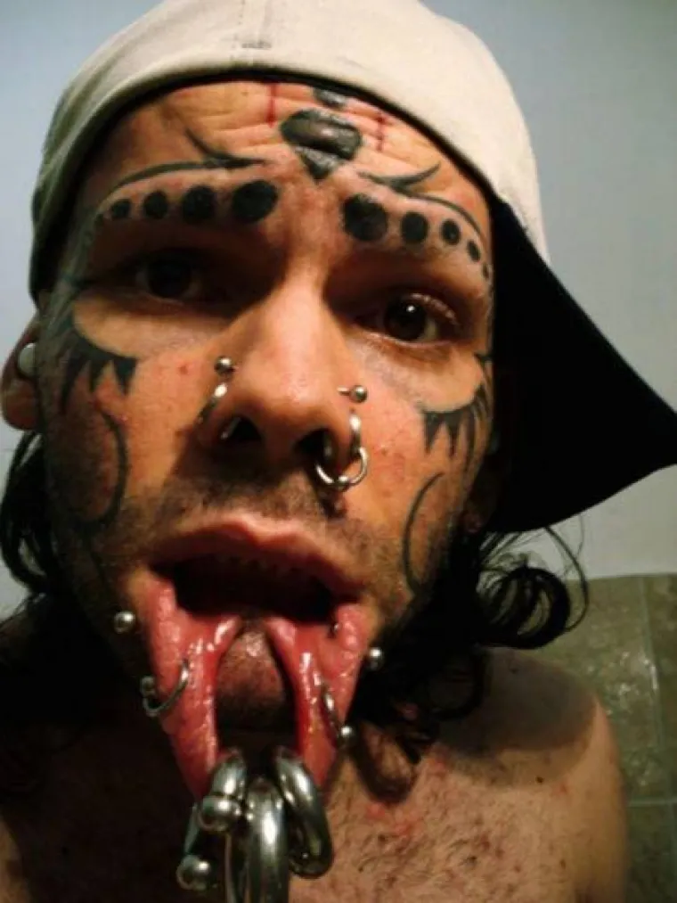 UREĐIVANJE TIJELA POPRIMILO STVARNO BIZARNE RAZMJERE: Imaju toliko tinte i metala na sebi da ih ni majka ne bi prepoznala