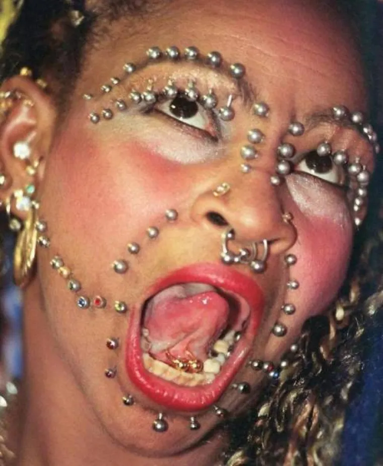 UREĐIVANJE TIJELA POPRIMILO STVARNO BIZARNE RAZMJERE: Imaju toliko tinte i metala na sebi da ih ni majka ne bi prepoznala