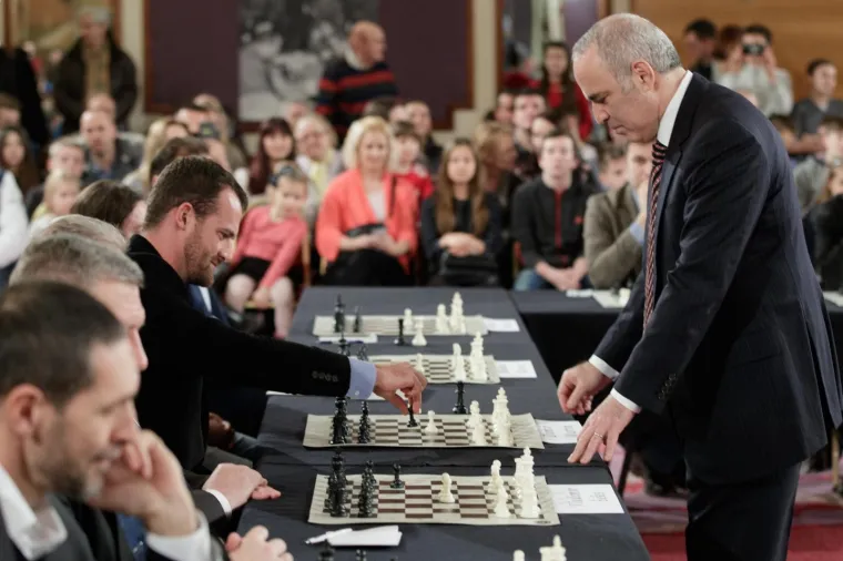 KASPAROV DOKAZAO TKO JE GAZDA: &Scaron;eks, Ćiro i Kotromanović nisu imali nikakve &scaron;anse protiv velemajstora