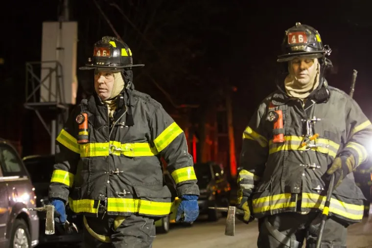 ZAPALILA SE ZGRADA U NEW YORKU: Poginulo najmanje 12 osoba, među njima i beba