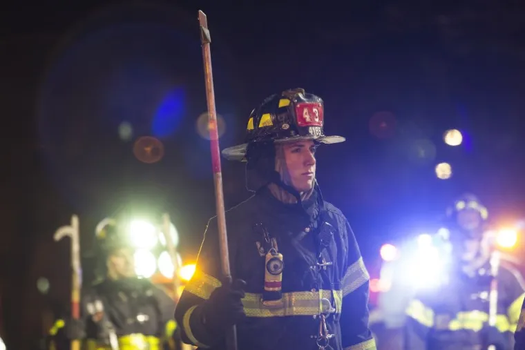 ZAPALILA SE ZGRADA U NEW YORKU: Poginulo najmanje 12 osoba, među njima i beba