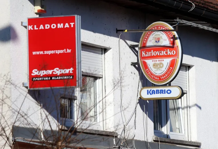 U caffe baru Kabrio u ulici Petra Svačića 6a oko 5.00 h do&scaron;lo je do sukoba tijekom kojeg je jedna osoba zadobila ozljedu od koje je preminula.