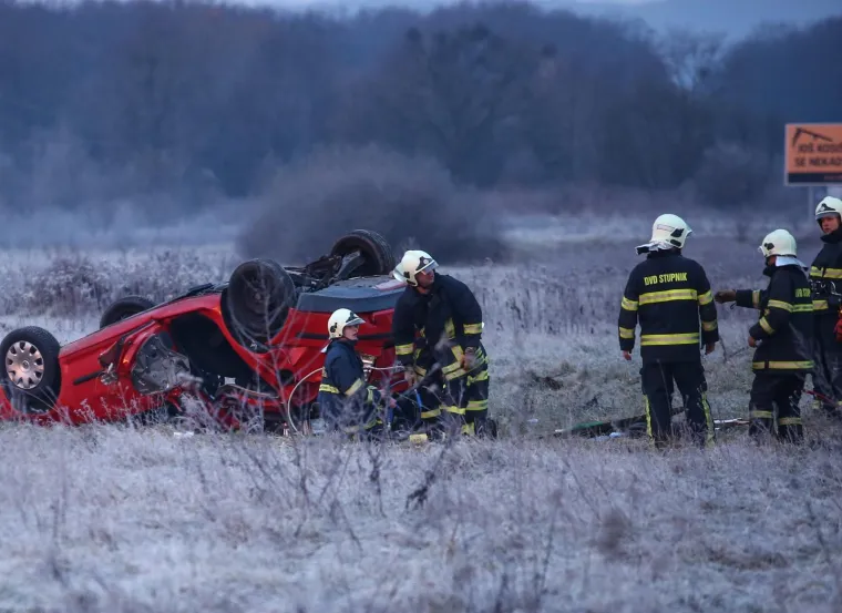 U ulici Donji stupnik bb dogodila se nesreća u kojoj je automobil sletio van kolnika u kojem je smrtno stradala jedna osoba.