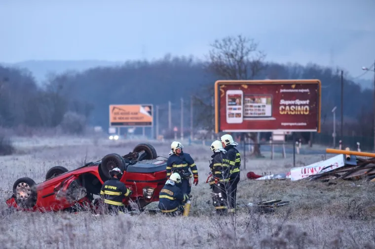 TE&Scaron;KA NESREĆA U DONJEM STUPNIKU: Uslijed izlijetanja automobila s kolnika smrno je stradala jedna osoba