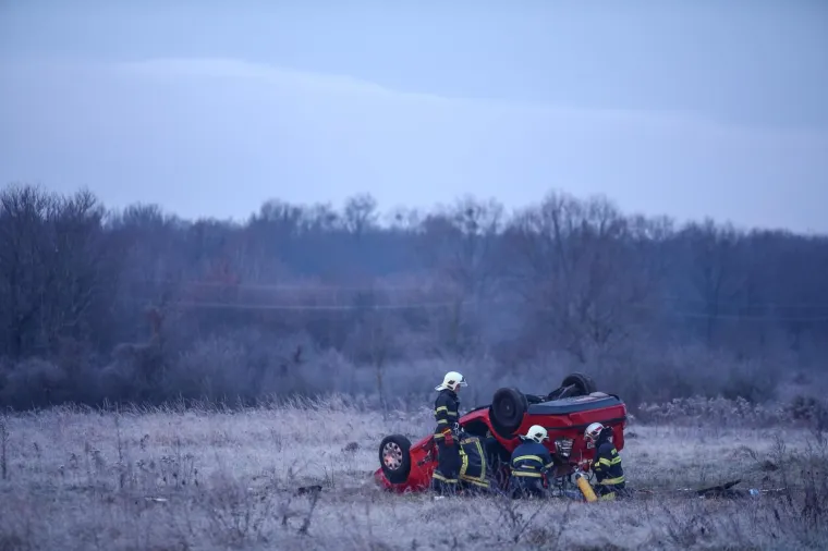 TE&Scaron;KA NESREĆA U DONJEM STUPNIKU: Uslijed izlijetanja automobila s kolnika smrno je stradala jedna osoba