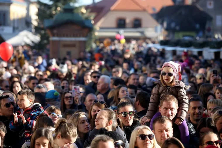ZADNJI DAN 2017.: Samoborci s proslavom Nove godine počeli u podne, Dubrovčani priredili dječji doček