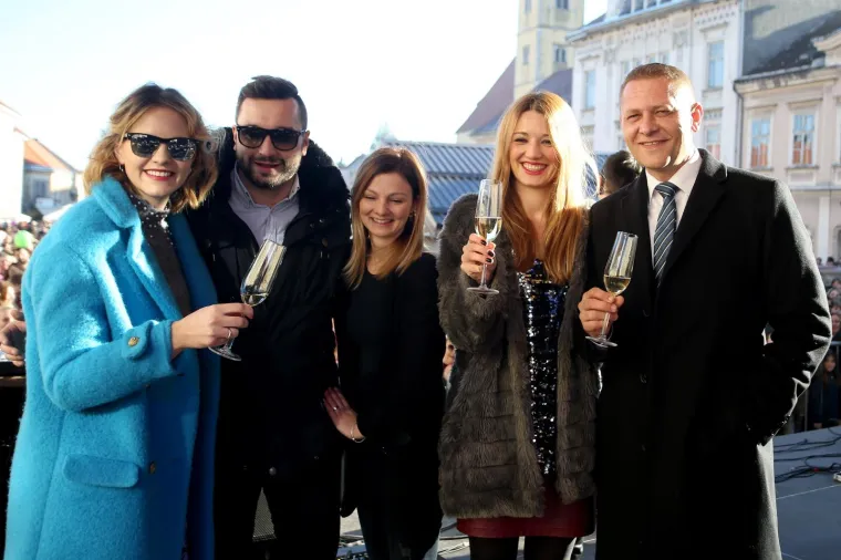 ZADNJI DAN 2017.: Samoborci s proslavom Nove godine počeli u podne, Dubrovčani priredili dječji doček