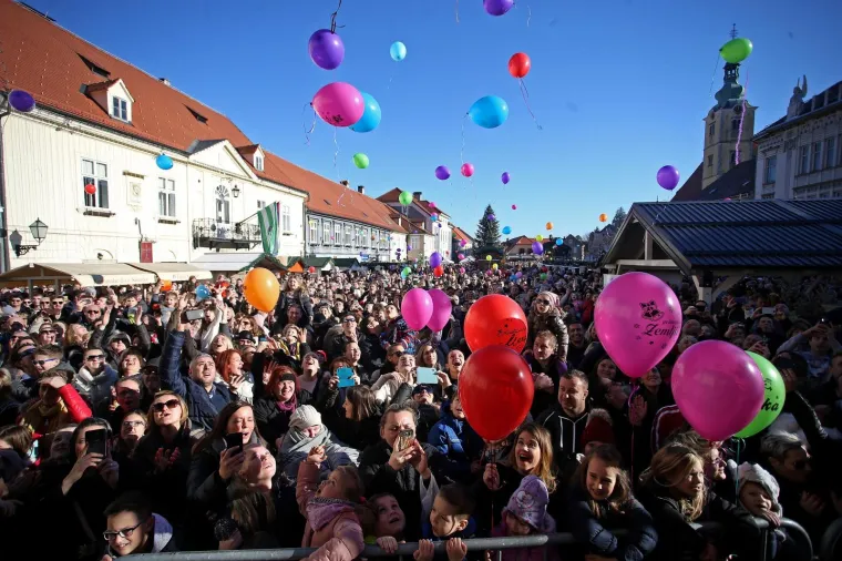 ZADNJI DAN 2017.: Samoborci s proslavom Nove godine počeli u podne, Dubrovčani priredili dječji doček