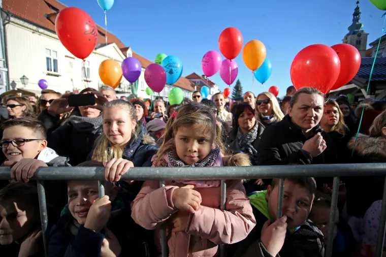 ZADNJI DAN 2017.: Samoborci s proslavom Nove godine počeli u podne, Dubrovčani priredili dječji doček