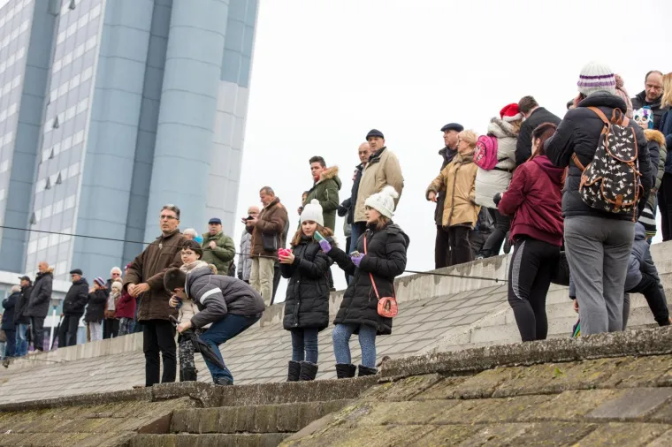 Osijek - Du&scaron;ko Rudež Tuljan po 32. put okupao se u rijeci Dravi i tako svim građanima čestitao Novu 2018. godinu