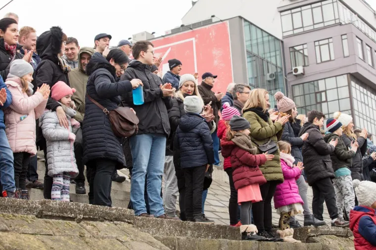 Osijek - Du&scaron;ko Rudež Tuljan po 32. put okupao se u rijeci Dravi i tako svim građanima čestitao Novu 2018. godinu
