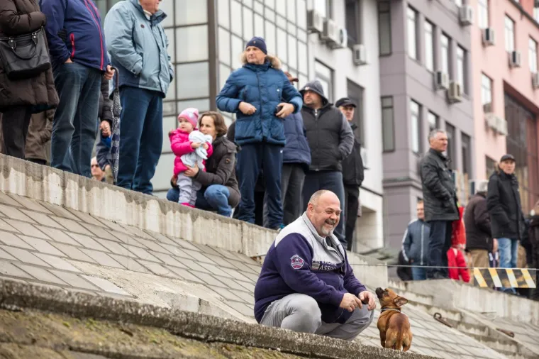 Osijek - Du&scaron;ko Rudež Tuljan po 32. put okupao se u rijeci Dravi i tako svim građanima čestitao Novu 2018. godinu