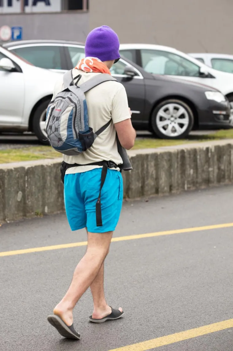 ČOVJEK TULJAN SE PO 32. PUT OKUPAO U LEDENOJ DRAVI: Osječanima uranjanjem u hladnu vodu čestitao Novu 2018.